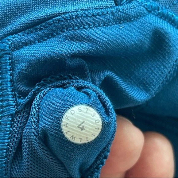 Lululemon Bodycon Tank Top Poseidon size 4 - Picture 9 of 10